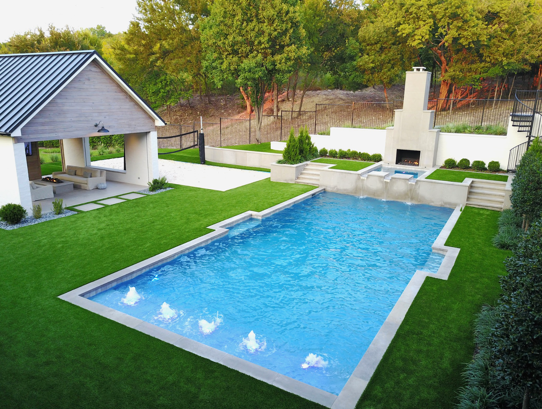 Square outdoor residential swimming pool - Miller Pools